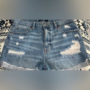 Aero mom short